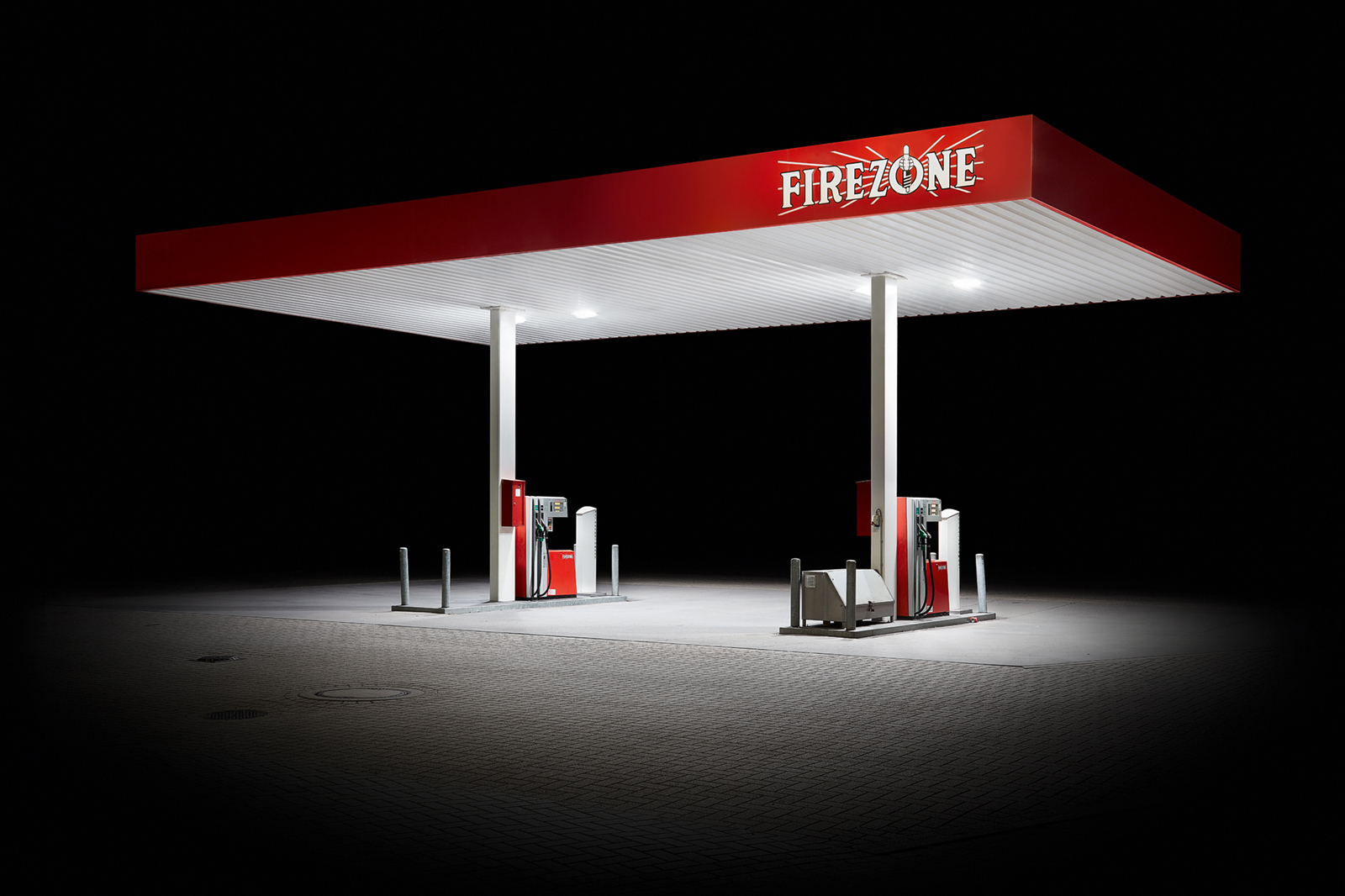 Tankstellen Aufnahme bei Nacht. Entstanden zwischen 2008-2025.