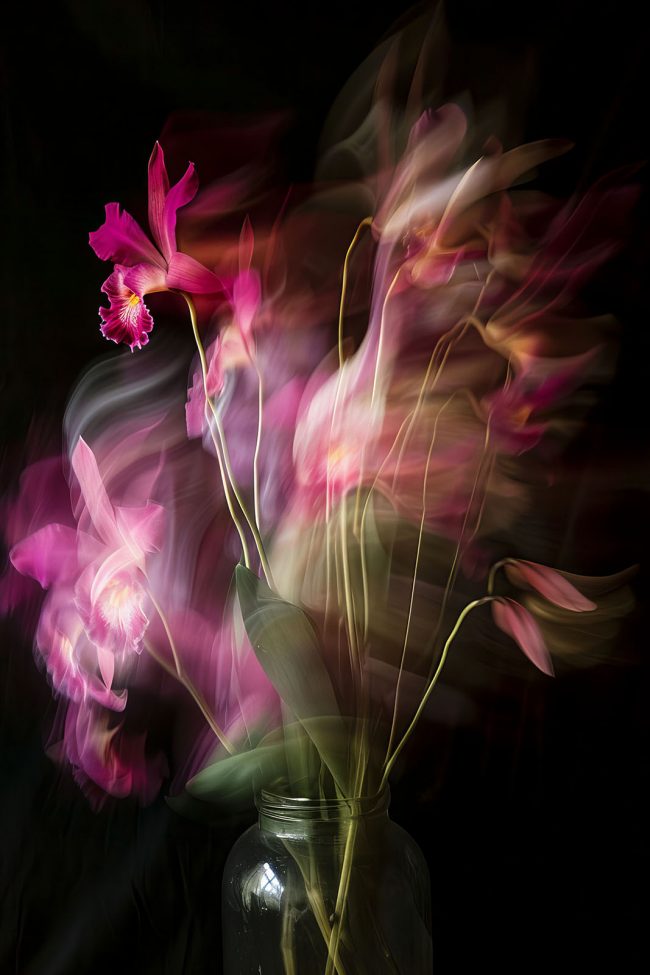 Aufnahme einer unscharfen Blumenvase. Ki generiert.